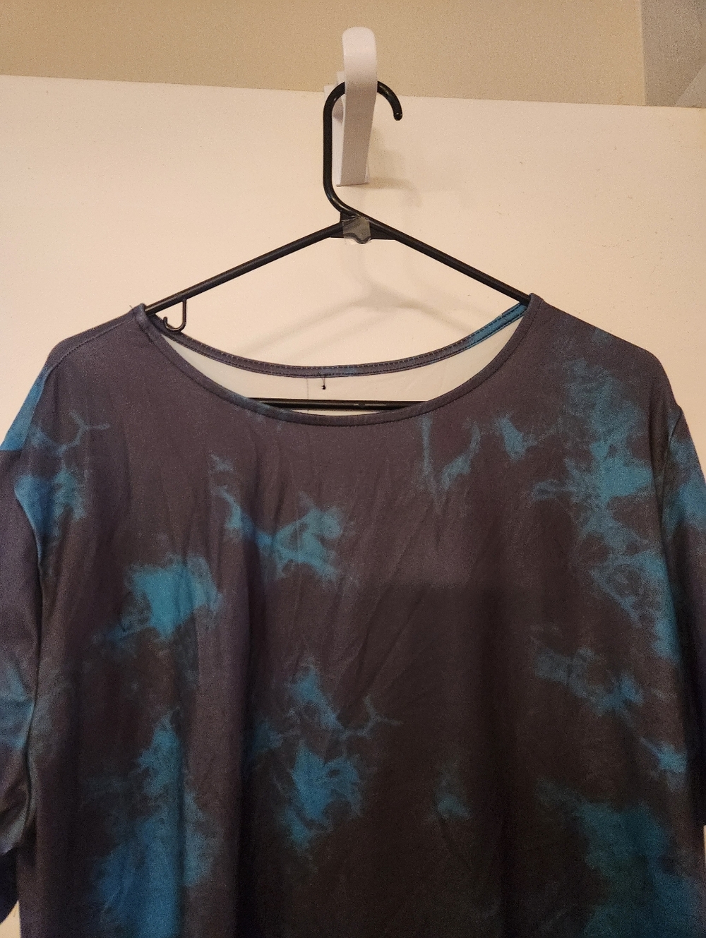 Black and Teal Tie-Dye Button Back Short Sleeve Bloused - Picture 4 of 5